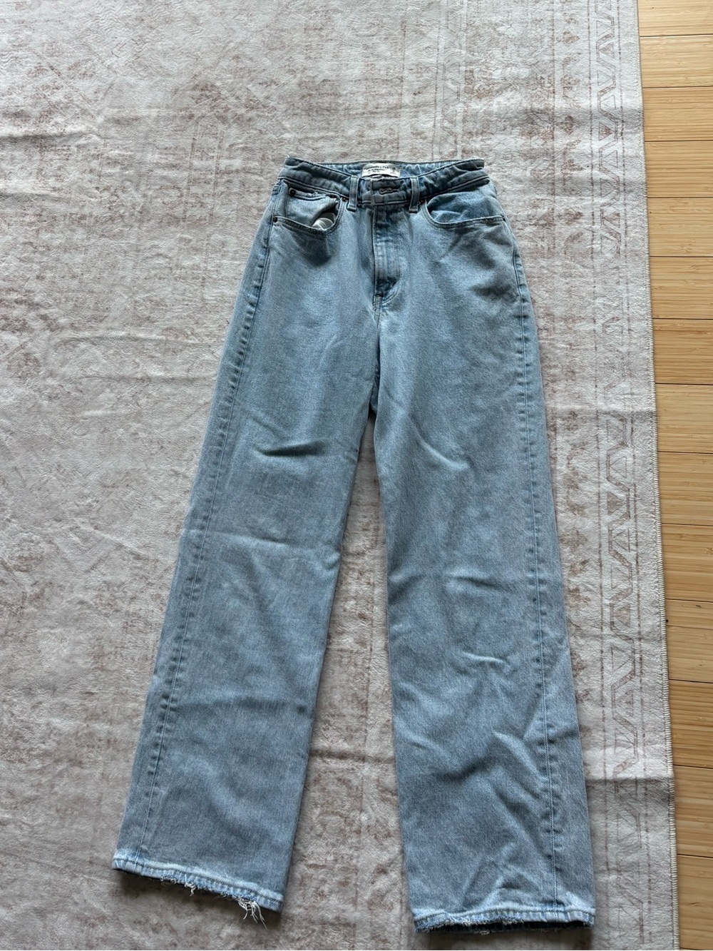 Abercrombie & Fitch 90s Relaxed High Rise Curve Love Jeans Light Wash 26